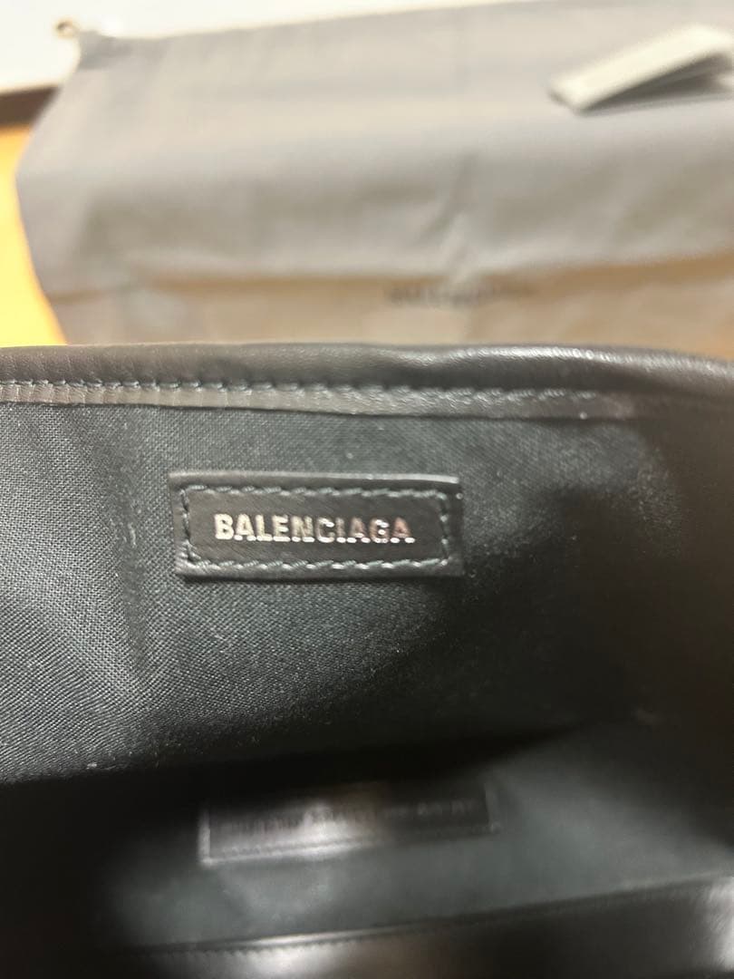 m*o様 バレンシアガ ネイビーカバス S エンボスロゴ オールレザー 黒