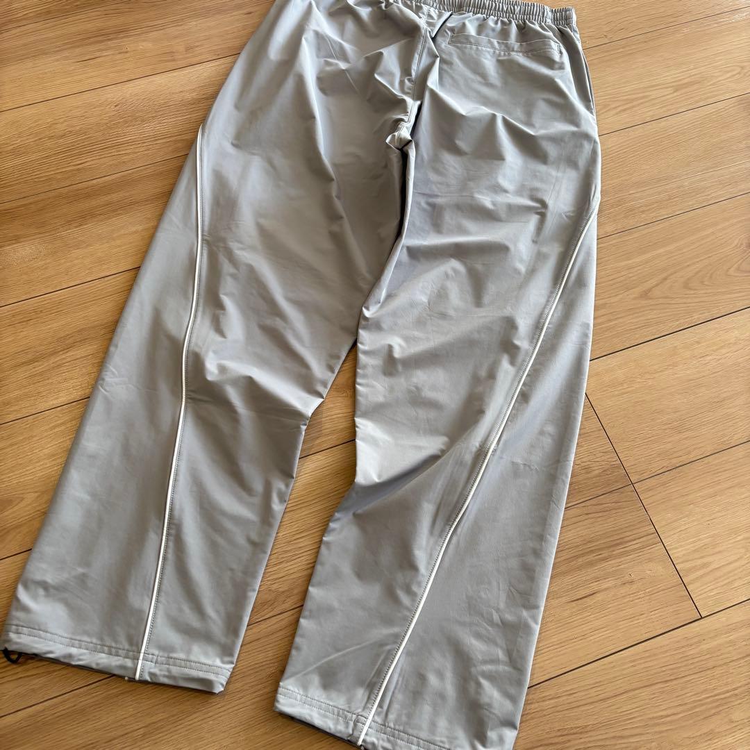 新品　ビームスデザイン　上下セット　ウインドジャケット　ウインドパンツ　グレー