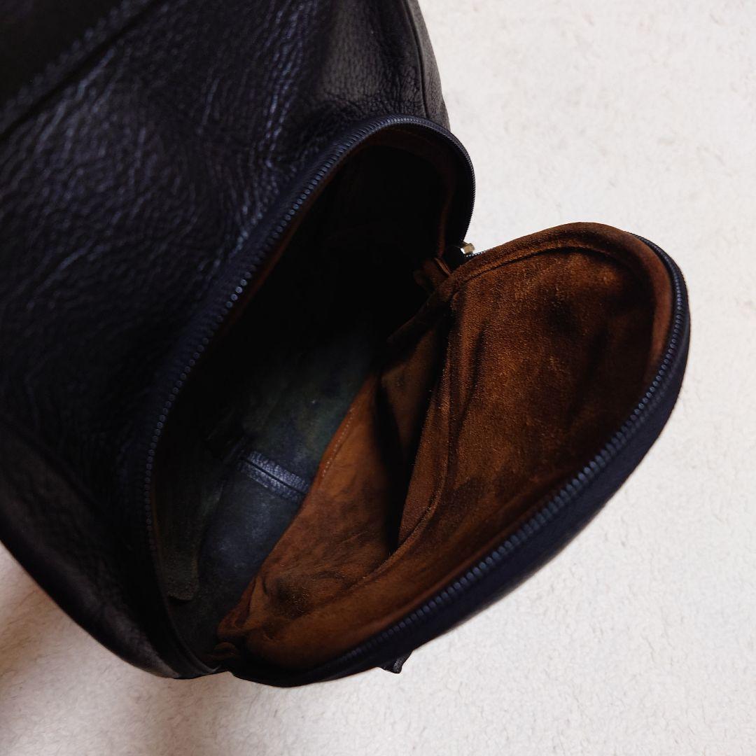 美品　IL BISONTE イルビゾンテ ボディバッグ ブラック レザー