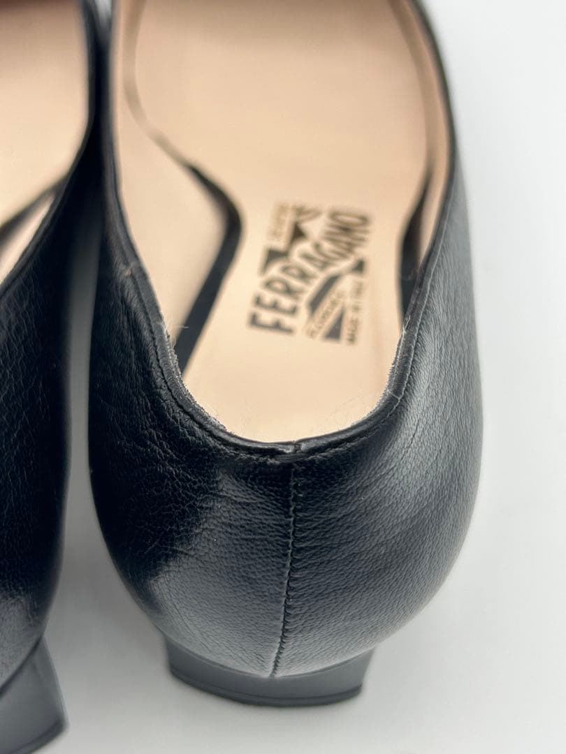 美品 サルバトーレ フェラガモ ストーン付 ブラック パンプス サイズ6 1/2