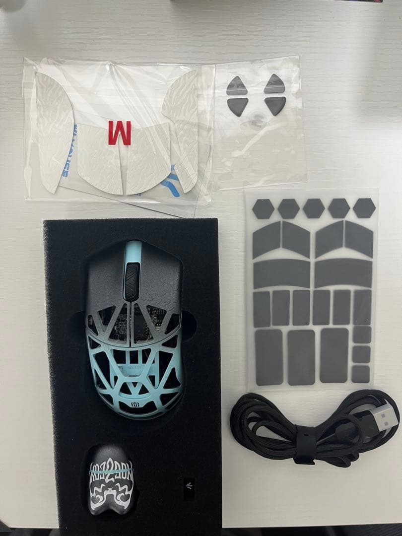 BEAST X PRO NOEZ 72X MOUSEとMOUSEPAD