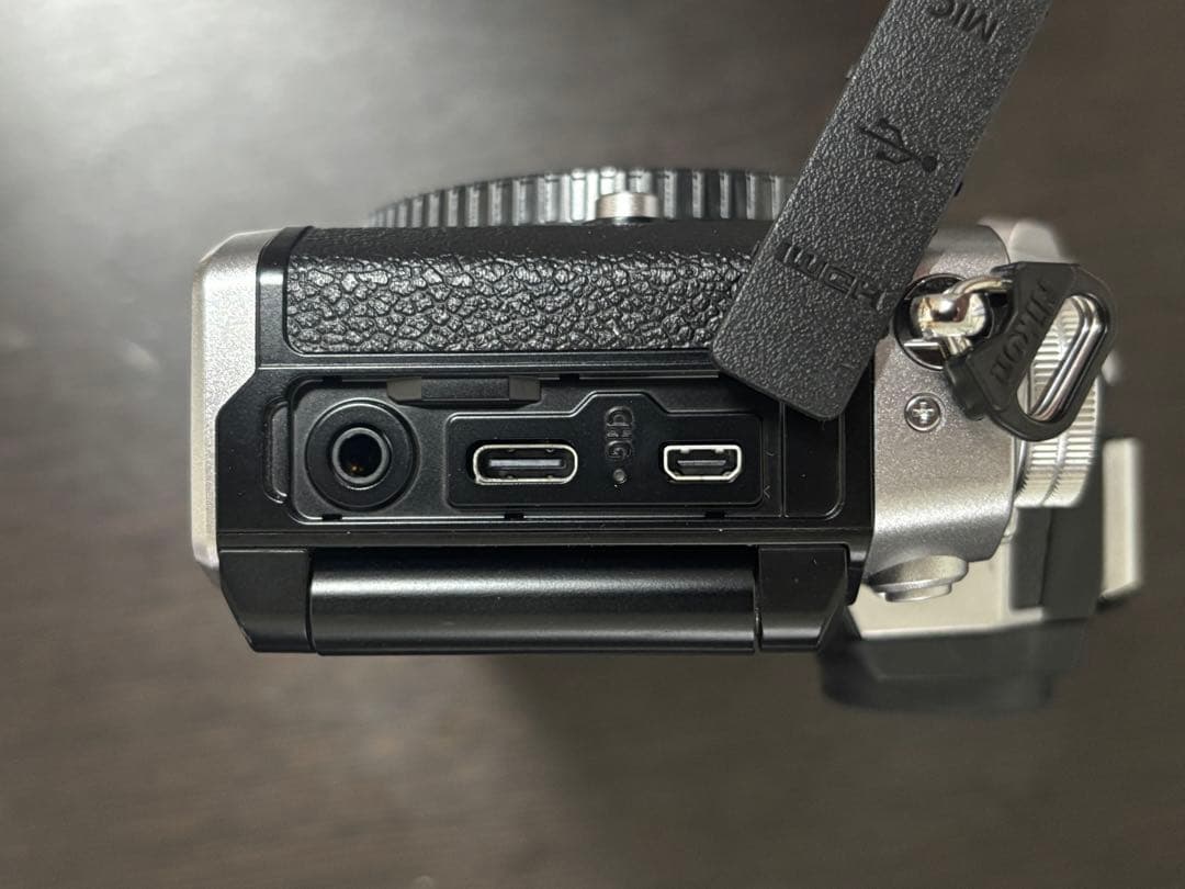 Nikon Z fc ミラーレスカメラ シルバー