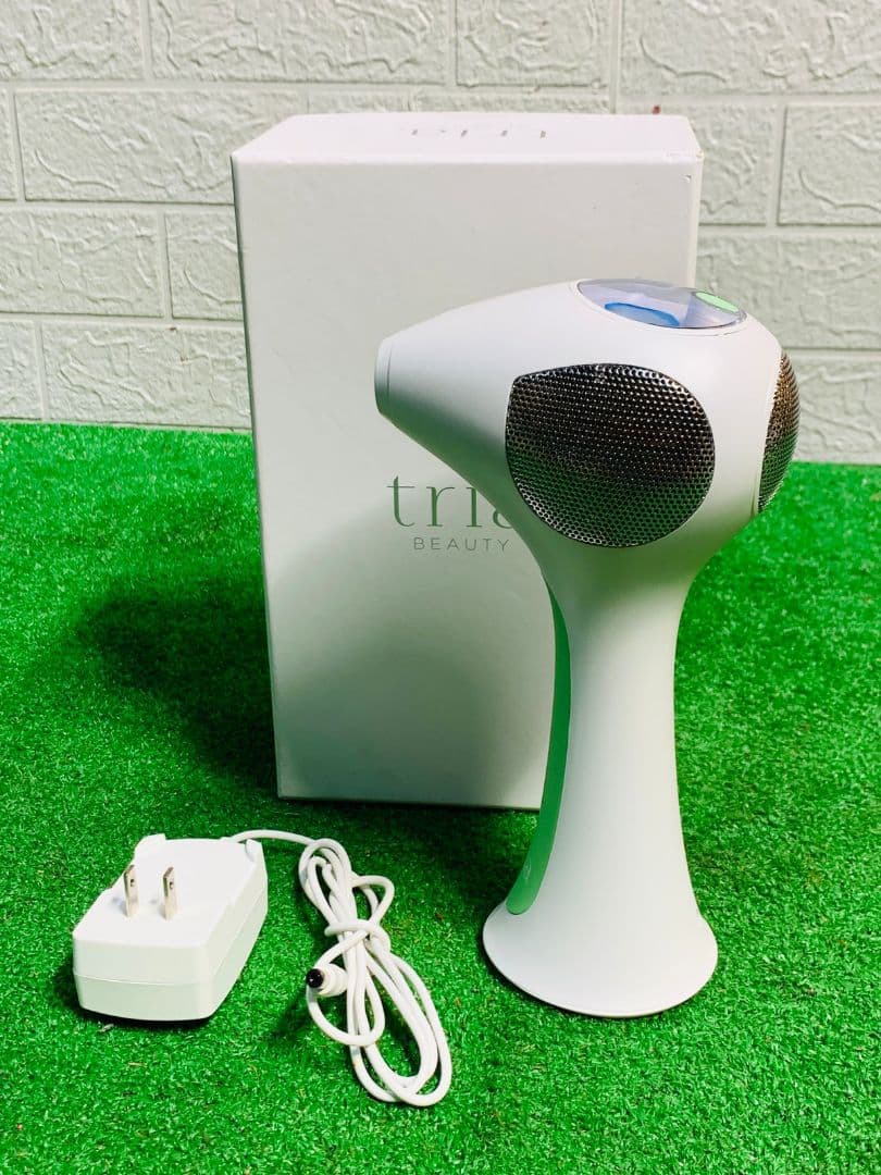 トリア美顔レーザー美顔器（充電器付き）LHR 4.0