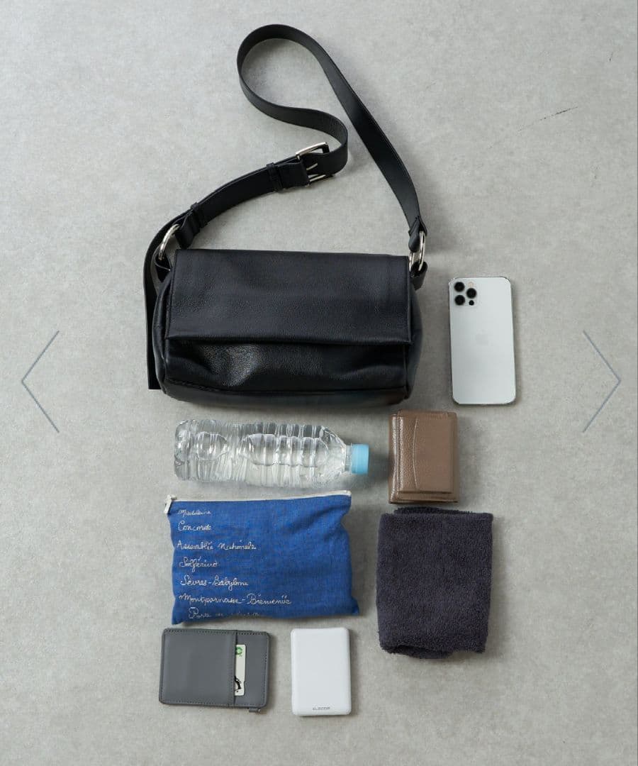 ビアズリー 黒 レザー ショルダーバッグ ボディバッグ