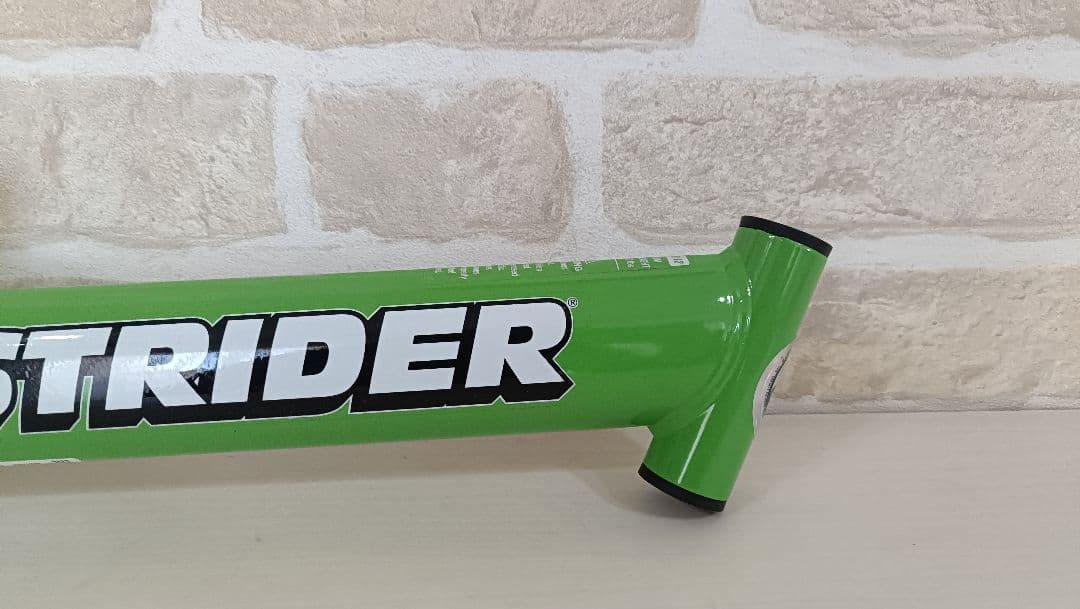 珍しい箱付きです！　ストライダー 本体 グリーン