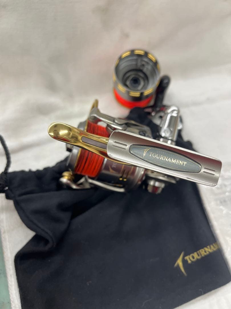 [美品]ダイワ・06トーナメントISO Z2500LBD(替えスプール付き)