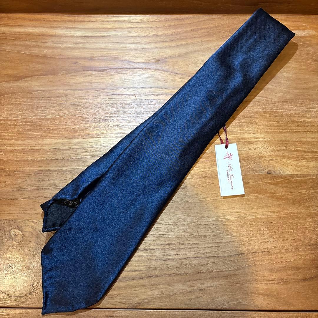 アットヴァンヌッチ　セッテピエゲ　ソリッドネイビー シルクネクタイ