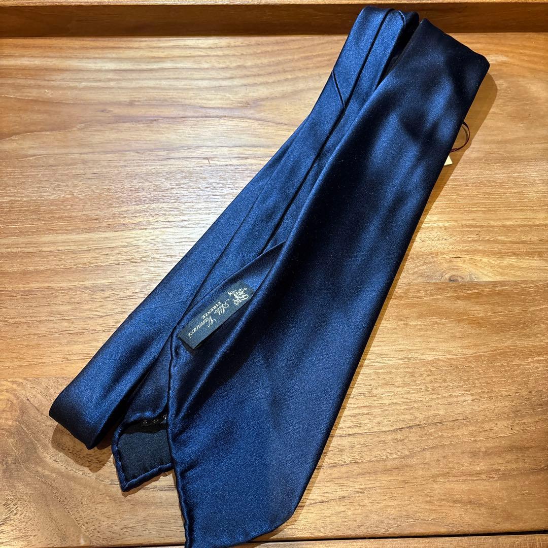 アットヴァンヌッチ　セッテピエゲ　ソリッドネイビー シルクネクタイ