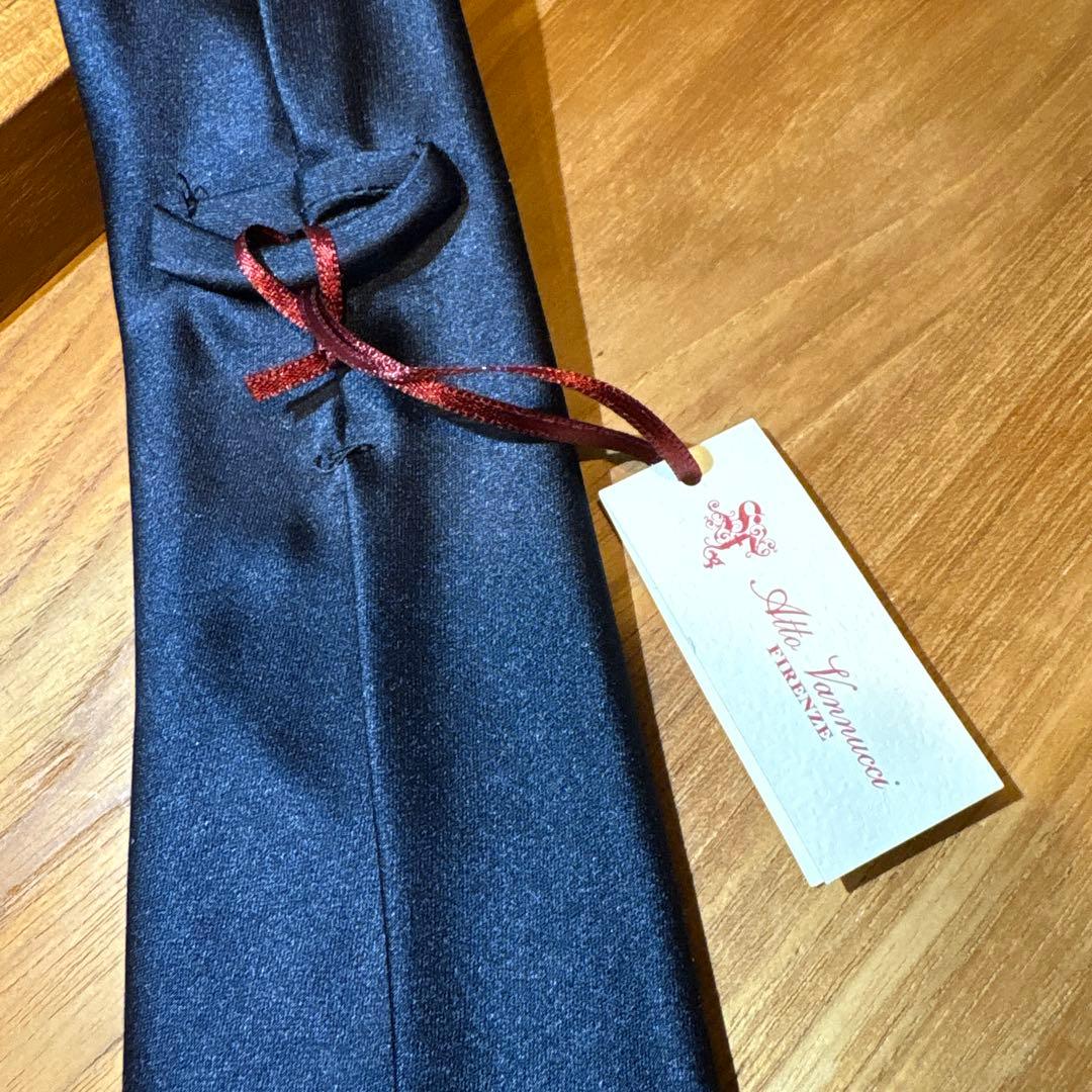 アットヴァンヌッチ　セッテピエゲ　ソリッドネイビー シルクネクタイ