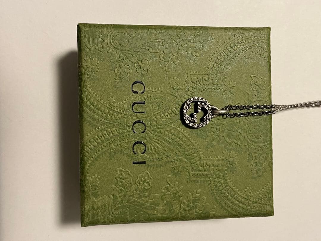 Gucci ロゴ入りネックレス