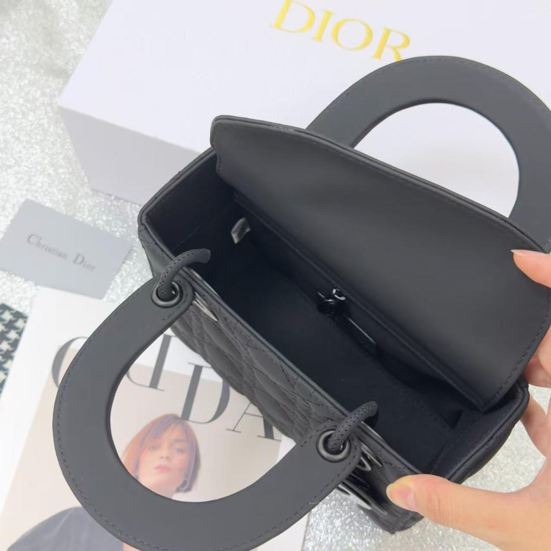 ブラックキルティングショルダーバッグ