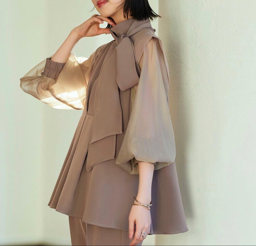 【美品】ボウタイ付き セットアップ風 パンツスーツ ベージュ