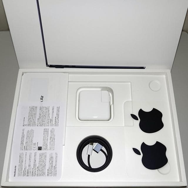 【美品】MacBook Air 2022_M2/8GB/256GB_MDN