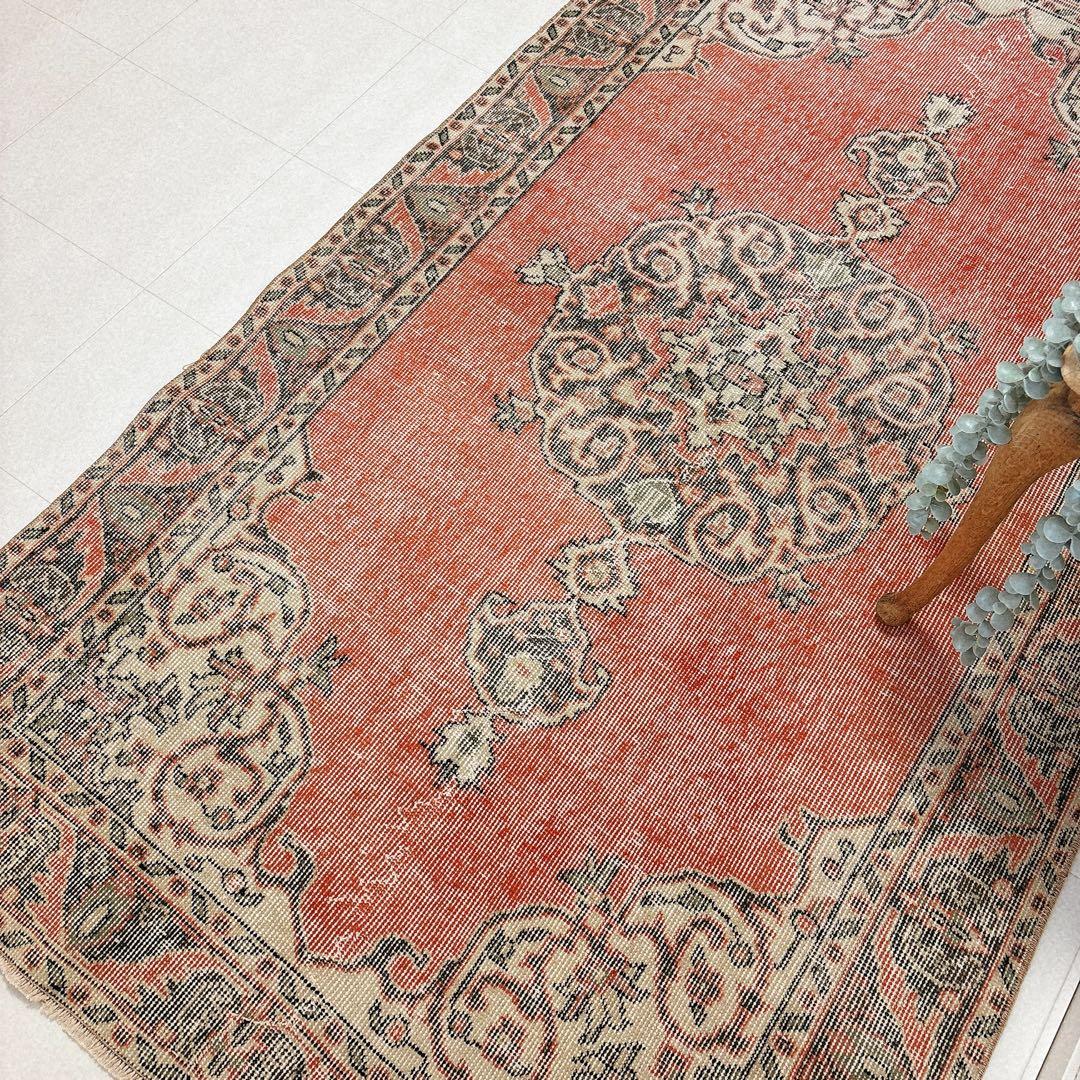 トルコ　ヴィンテージラグ　メダリオン　オレンジピンク