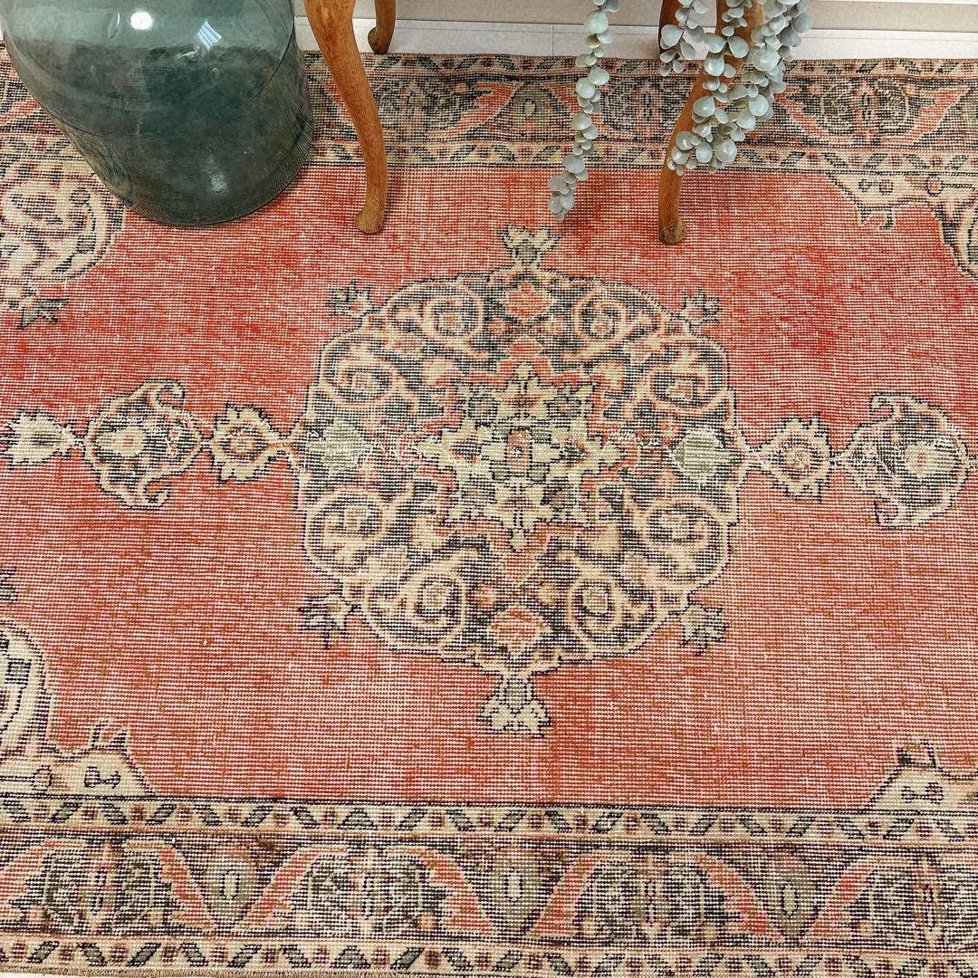 トルコ　ヴィンテージラグ　メダリオン　オレンジピンク