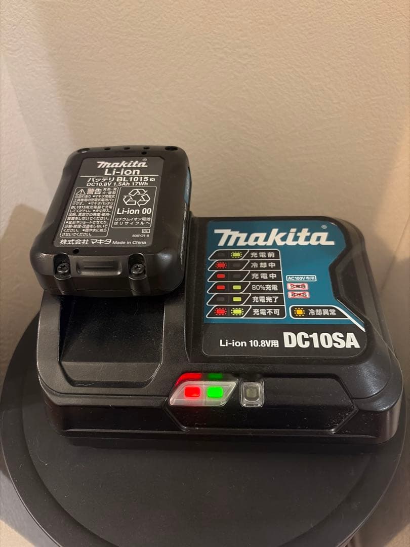 マキタ コードレス掃除機CL107 紙パック バッテリ充電器付