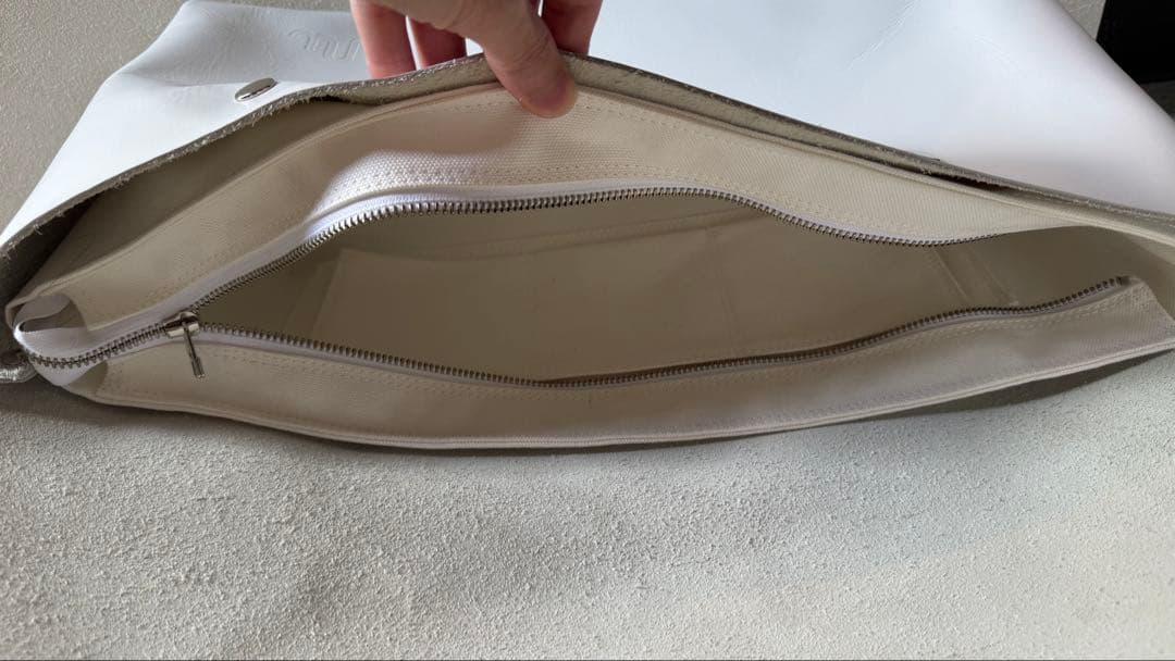 希少ホワイト　Uni&co ユニアンドコー　メッセンジャーバッグ