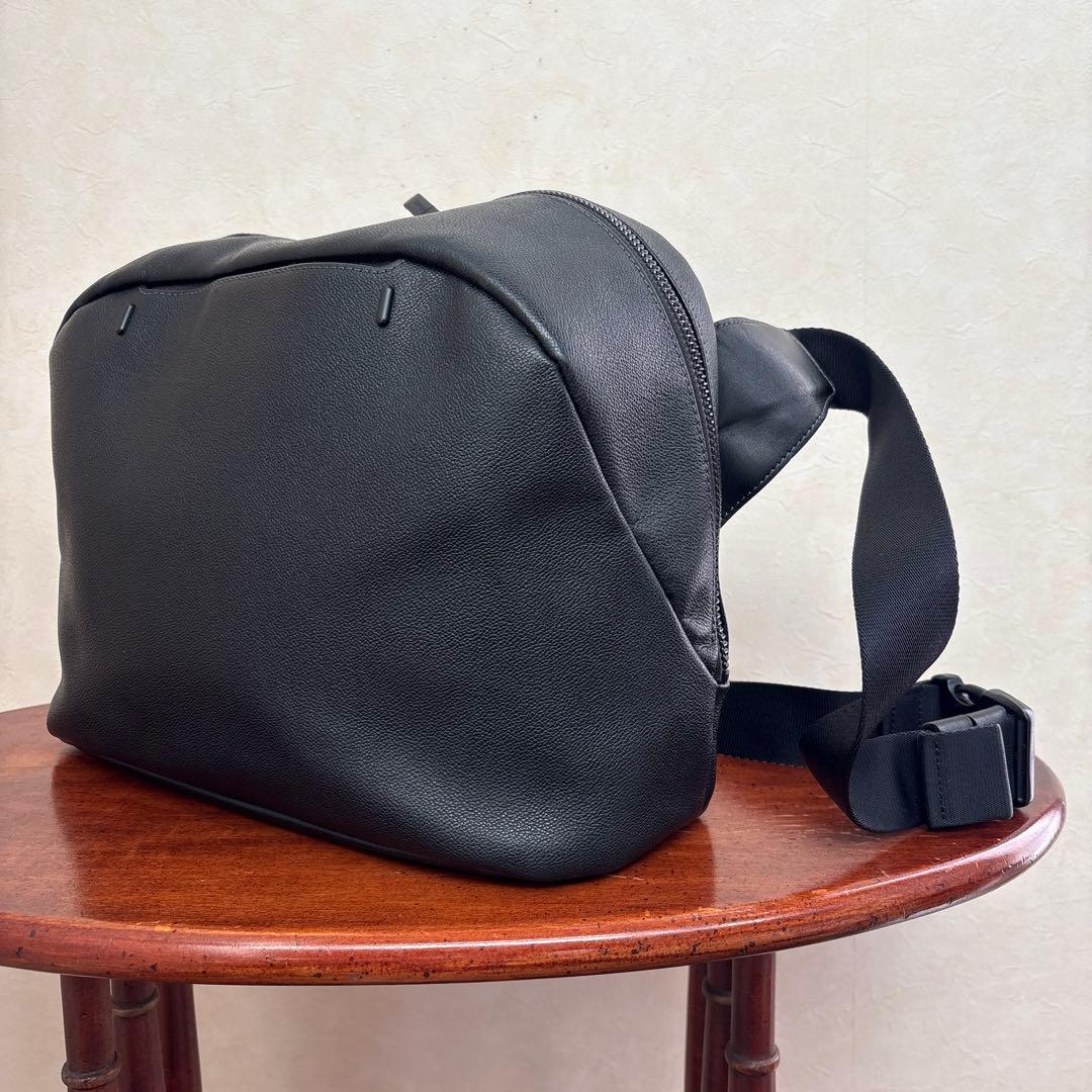 極美品　FARO（ファーロ） Smart Sling Bag 2
