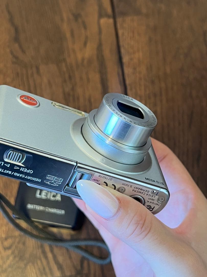 LEICA C-LUX2 : コンパクトデジタルカメラ 本体と充電器付き
