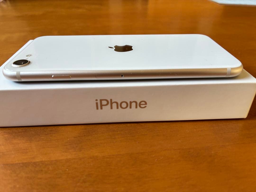 Apple iPhone SE (第3世代) スターライト64GB 「美品」