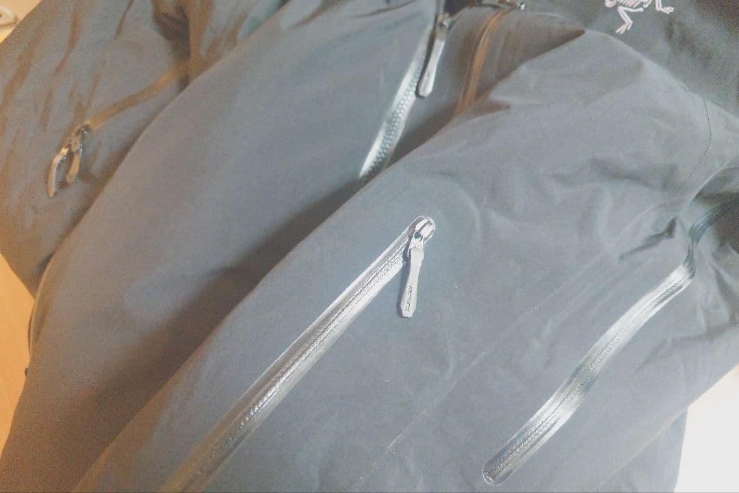 アークテリクス　ベータインサレーテッドジャケット　ブラック　Мサイズ