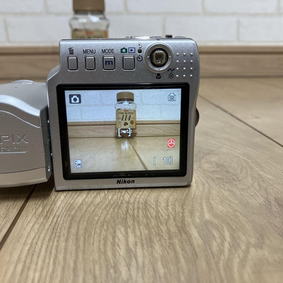 Nikon COOLPIX S10 シルバー コンデジ デジカメ　ニコン