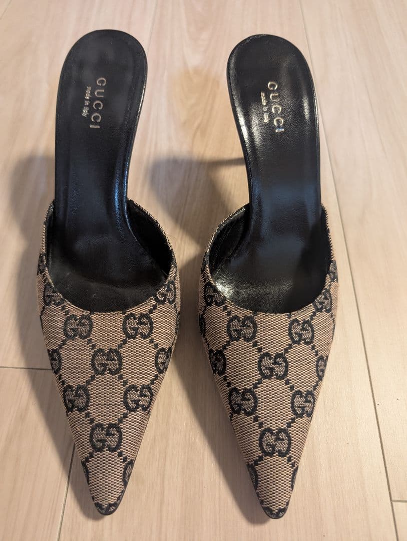 GUCCI ポインテッドトゥミュール ベージュ・ブラック