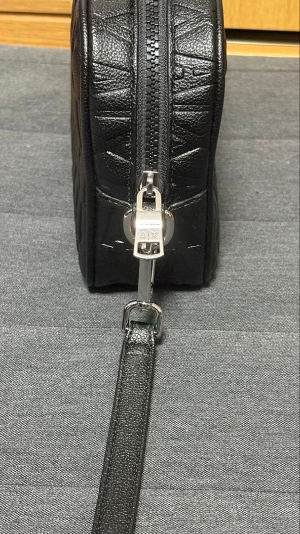 AIX ARMANI EXCHANGE ポーチバッグ
