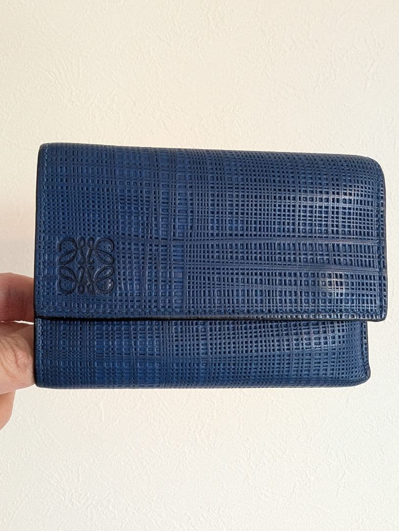 三つ折り財布　LOEWE