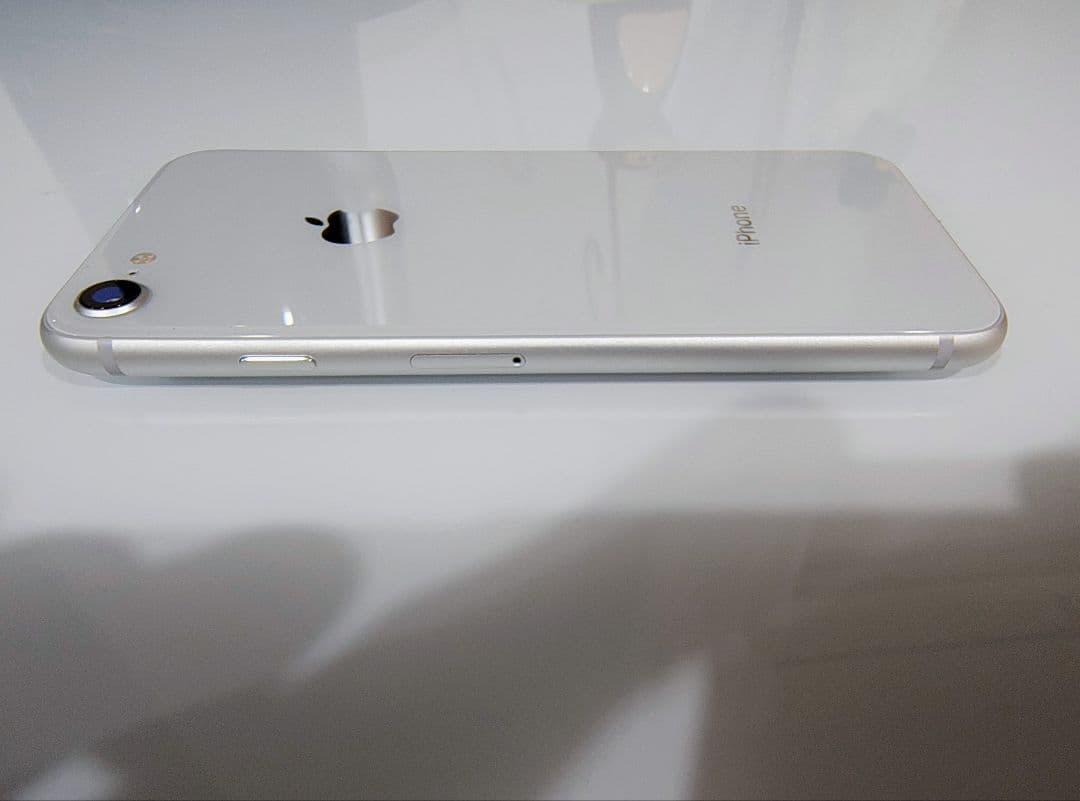 iPhone8 本体のみ クリアケース付き