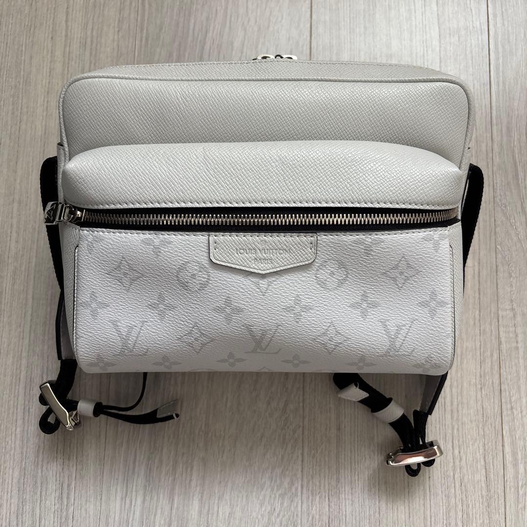 ルイヴィトン　タイガラマ アウトドア メッセンジャー　ショルダーバッグ