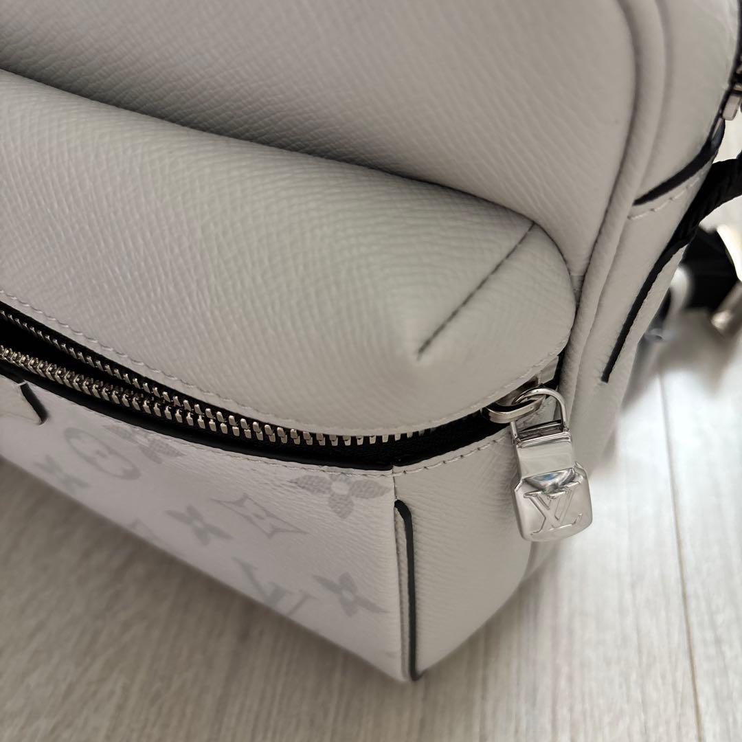 ルイヴィトン　タイガラマ アウトドア メッセンジャー　ショルダーバッグ