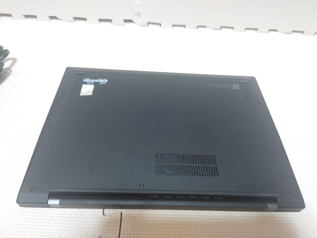 Thinkpad X1 Carbon Gen10/i5-1235U/カーボン素材