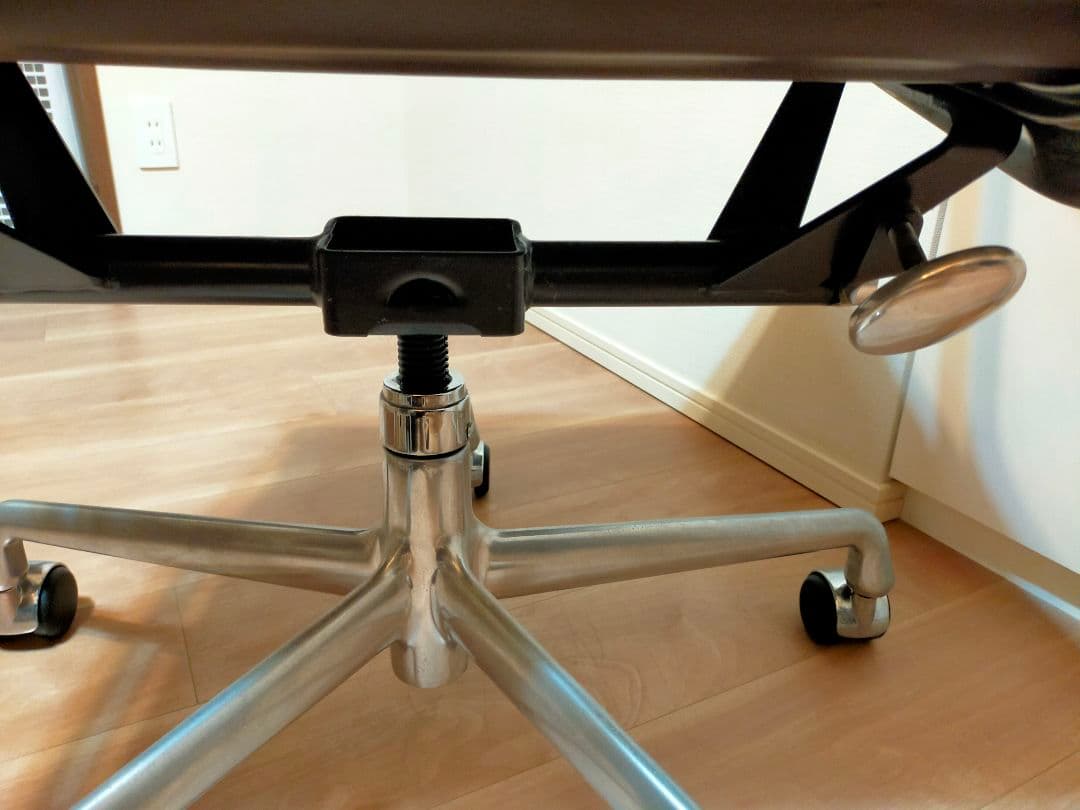 ハーマンミラー_イームズ ヴィンテージアルミナ ムグループ マネージメントチェア