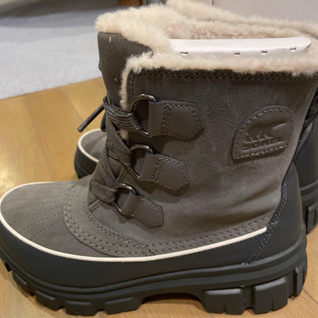 SOREL グレー レースアップブーツ