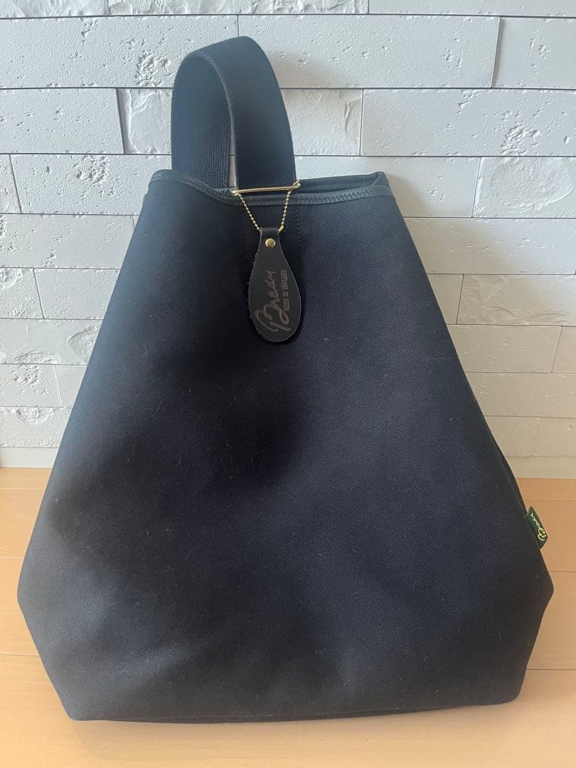 Brady ブレディ ブラックキャンバスショルダーバッグ