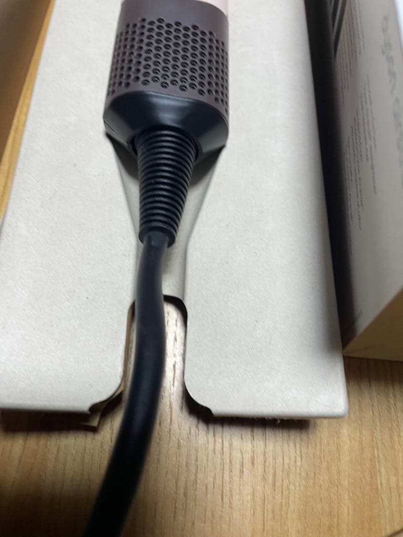 中国　韓国　ヨーロッパ　Dyson ドライヤー　ht01 ストレイトナー