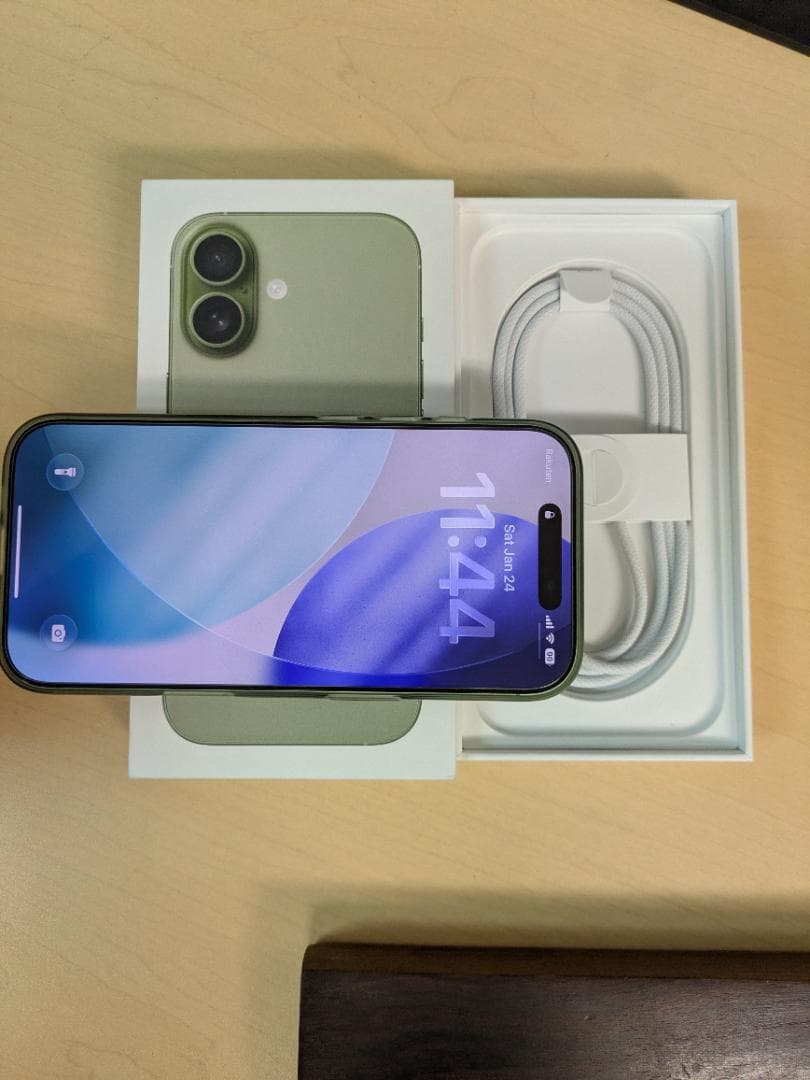 iPhone 17 256GB セージカラーを出品いたします。