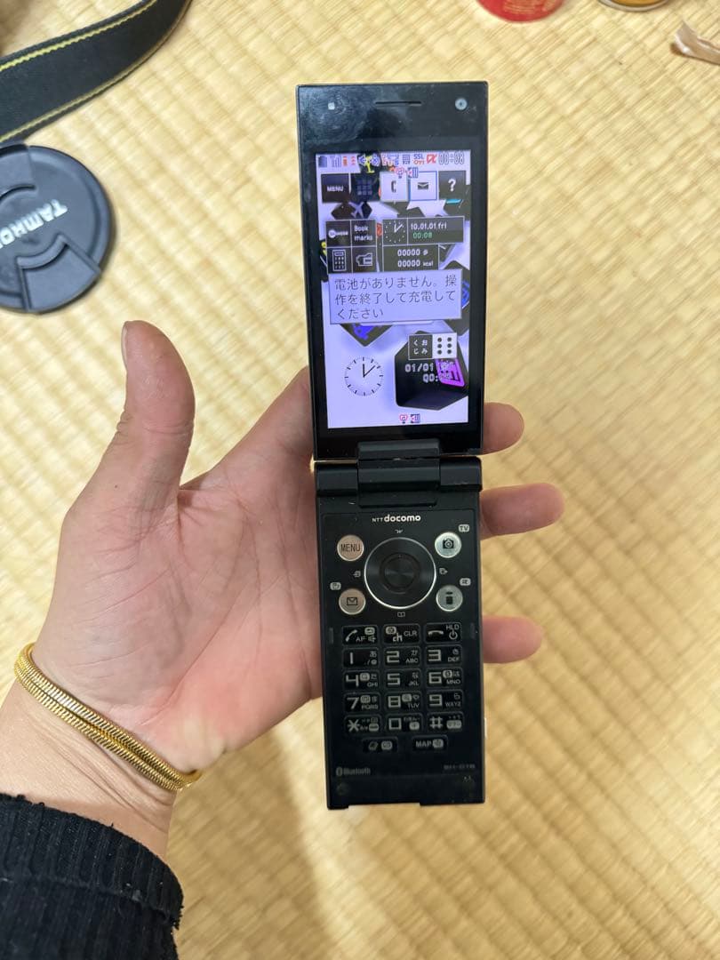 docomo SH-03B 折りたたみ式携帯電話 ブラック