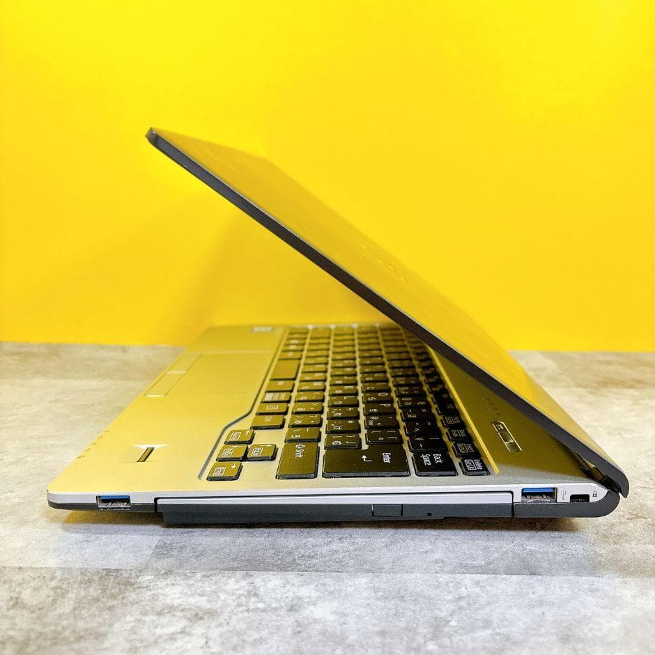 小型軽量❣Coreｉ5＆SSD搭載で快適✨カメラ付き フルHD 薄型 Win11