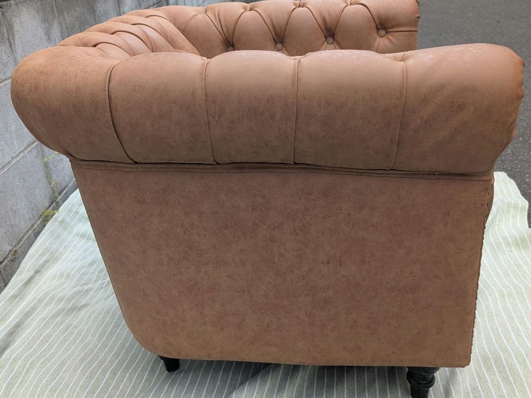 VINCENT PUレザーコンパクトチェスターフィールドシングルソファ　①