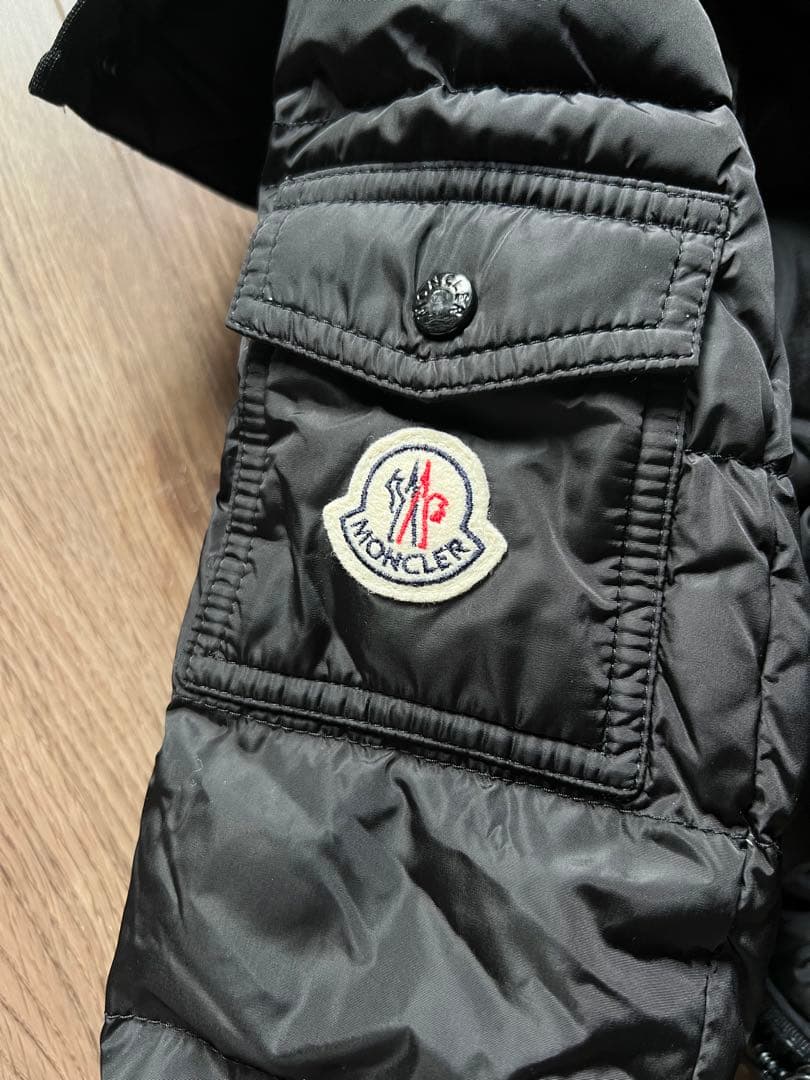 MONCLER ブラック ダウンジャケット フード付き シャーパル 00