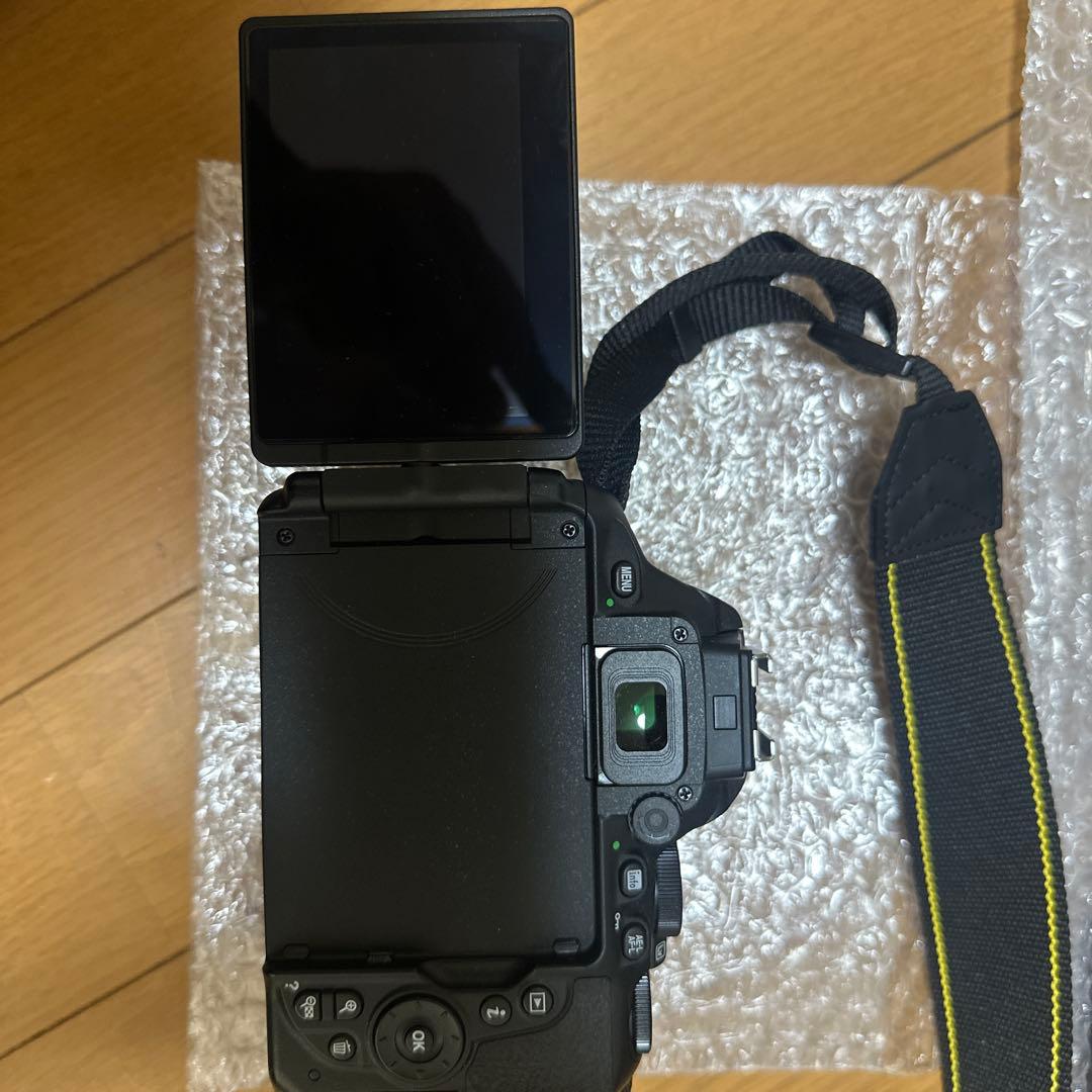 Nikon D5600デジタル一眼レフカメラ 本体とレンズ2本シャッター数719