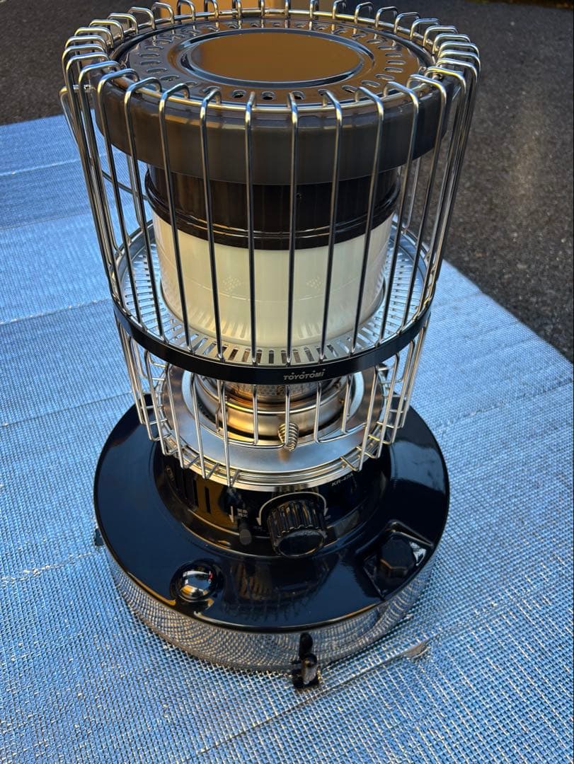 トヨトミ　石油ストーブ　KR-47A ブラック2024年製