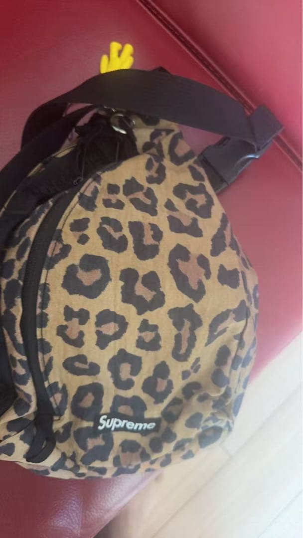 Supremeバッグ