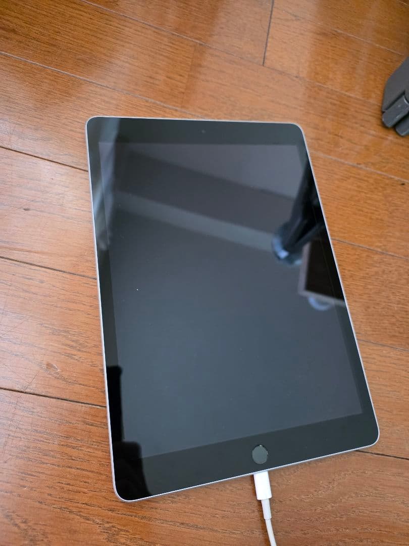 Apple iPad (第9世代) シルバー 64GB Wifiモデル