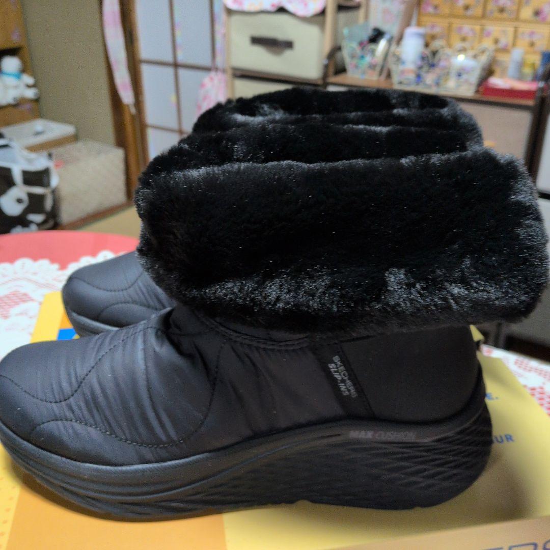 こちらは専用です。 スケッチャーズ ファー付き厚底ショートブーツ 黒24.5