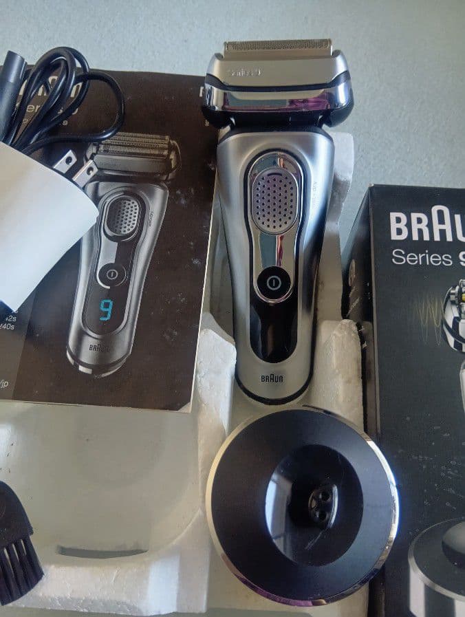 ブラウン最高峰Series 9 9260s-v 充電スタンド付き 新品未使用❣️
