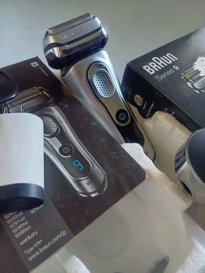 ブラウン最高峰Series 9 9260s-v 充電スタンド付き 新品未使用❣️