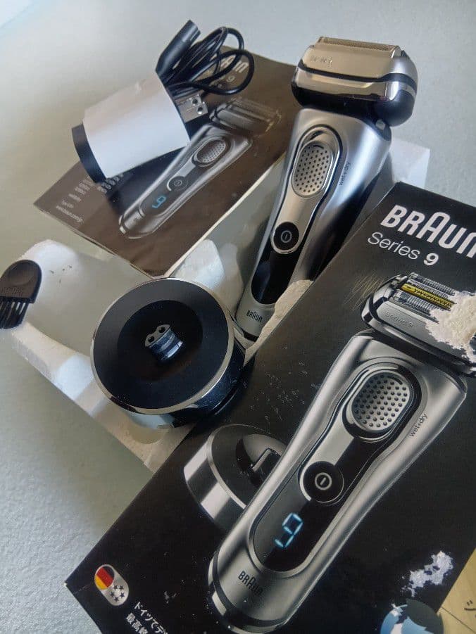 ブラウン最高峰Series 9 9260s-v 充電スタンド付き 新品未使用❣️